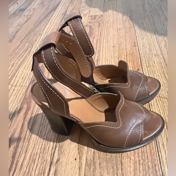 CHLOÉ
Topstitched leather sandals size 37 (US 7, 7.5) - Picture 2 of 11
